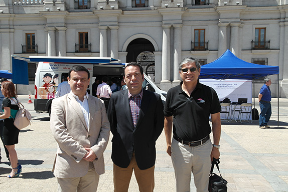 entrega-de-15-oficinas-moviles-al-registro-civil-3.jpeg