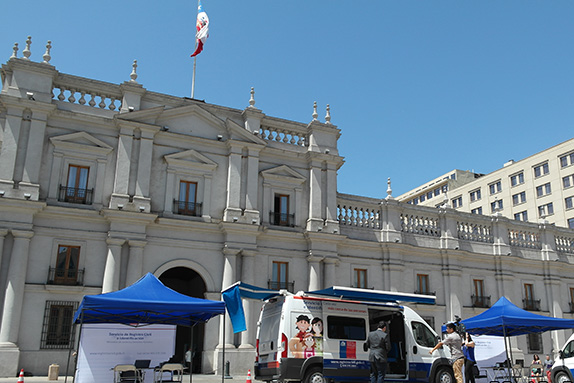 entrega-de-15-oficinas-moviles-al-registro-civil-4.jpeg