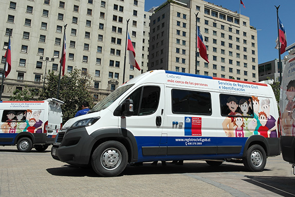 entrega-de-15-oficinas-moviles-al-registro-civil-6.jpeg