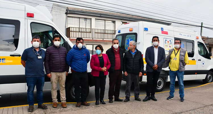 entrega-de-2-nuevas-ambulancias-mercedes-benz-sprinter-4x2-y-4x4-a-la-municipalidad-de-pelluhue-2.jpg