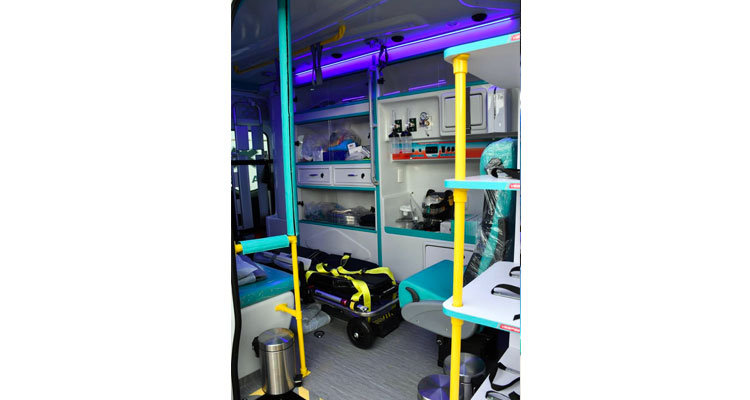 entrega-de-2-nuevas-ambulancias-mercedes-benz-sprinter-4x2-y-4x4-a-la-municipalidad-de-pelluhue-4.jpg