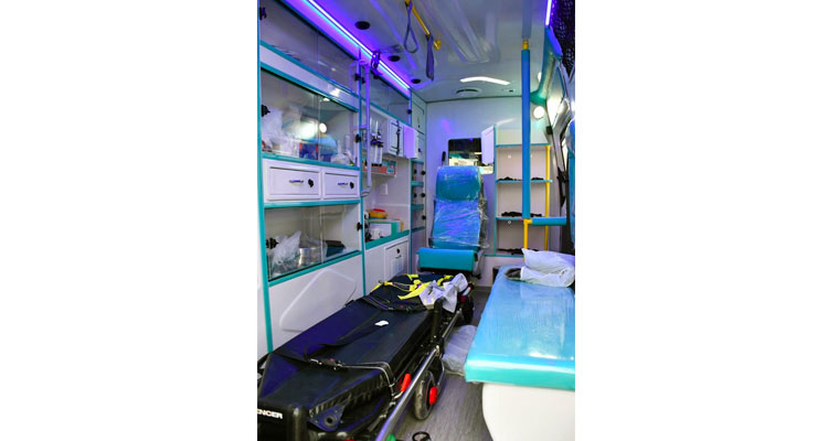 entrega-de-2-nuevas-ambulancias-mercedes-benz-sprinter-4x2-y-4x4-a-la-municipalidad-de-pelluhue-5.jpg