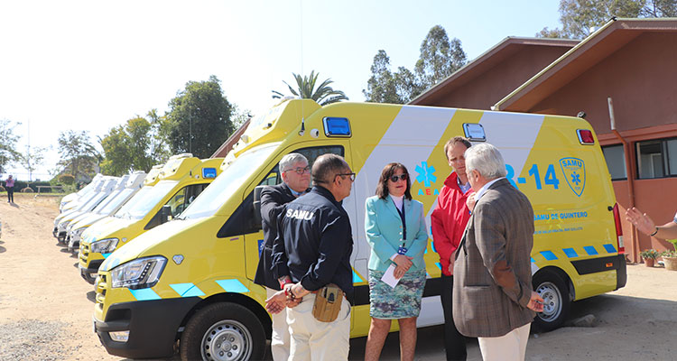 ministro-de-salud-y-subsecretario-de-redes-conocen-23-nuevas-ambulancias-que-reforzaran-la-atencion-prehospitalaria-en-la-red-ssvq-4.jpg